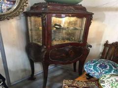 Ağaçlı ikinci el klasik mobilya alanlar